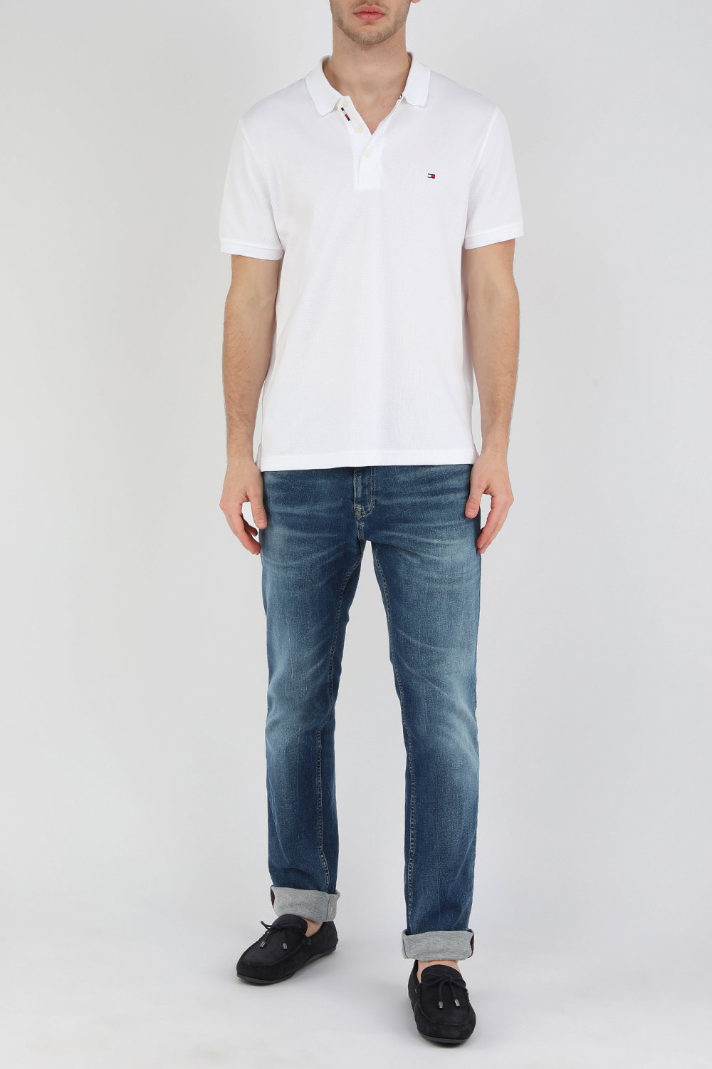 חולצת פולו לבנה עם דגל רקום